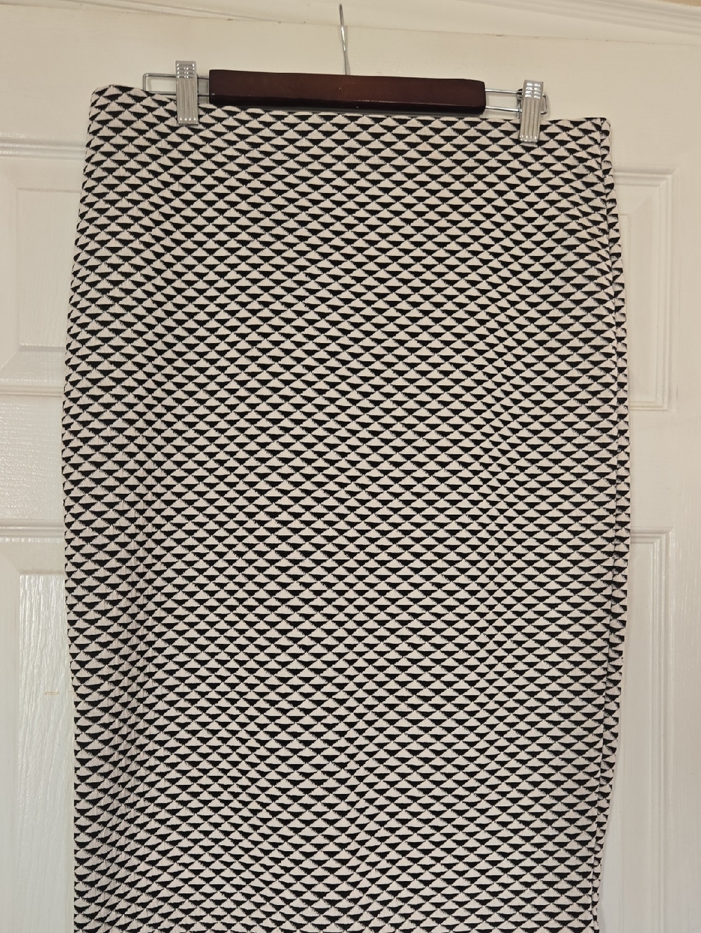 H&M Black and White Geometric Pencil Skirt